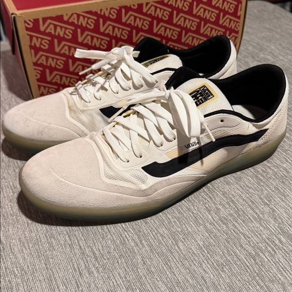 Vans AVE Sneakers with Translucent Sole - Picture 3 of 10